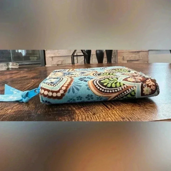 Vera Bradley | ladies bifold wallet - Picture 4 of 11